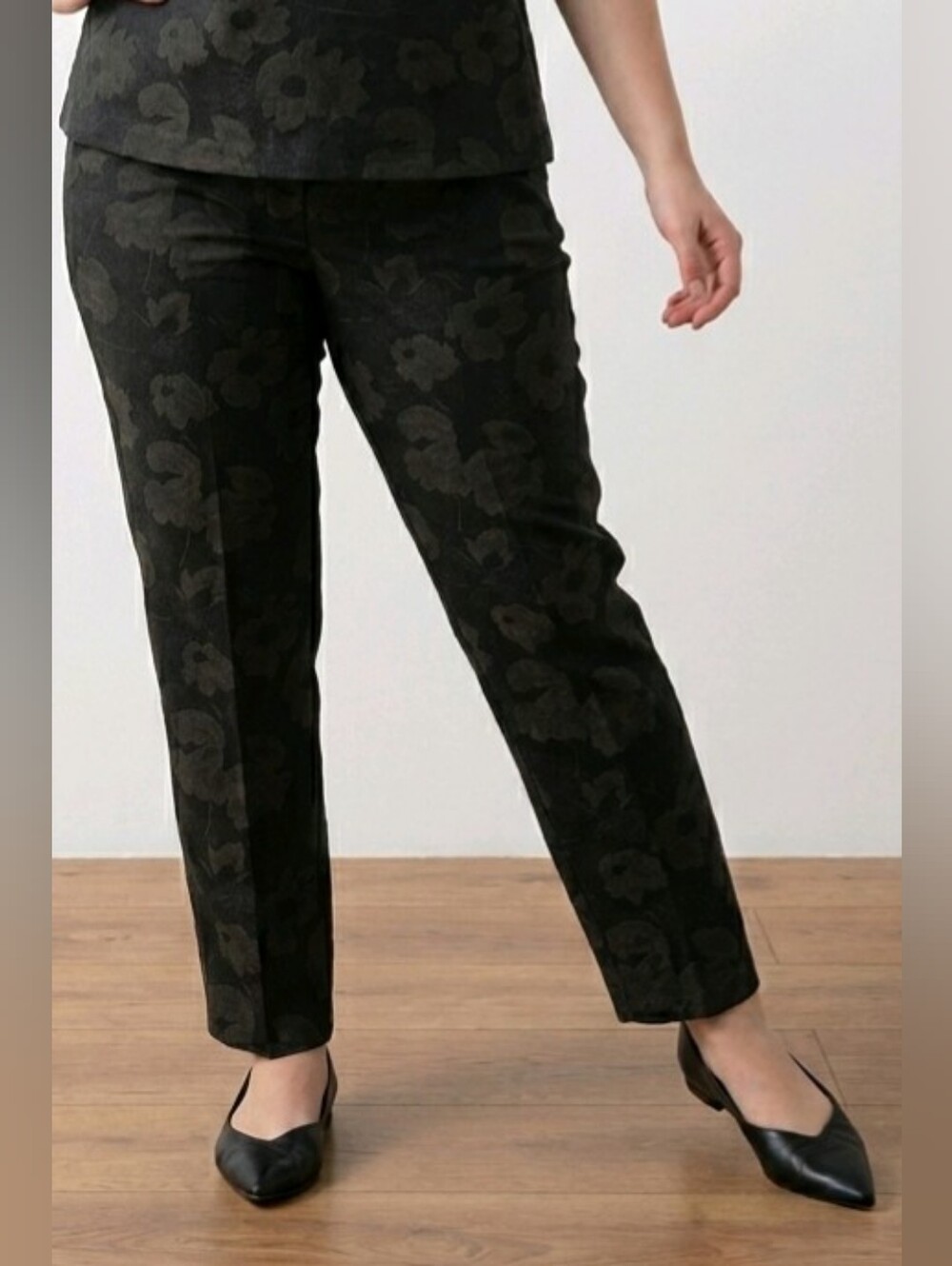 Talbots Heritage Monochrome Black Floral Pant SZ 10 Tapered Side Zip